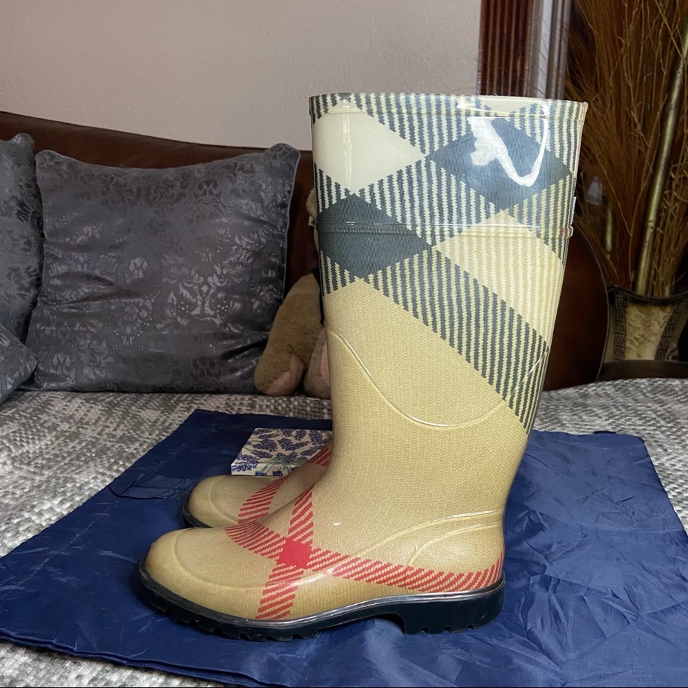 Burberry Tan Plaid Women's Rain Boots - Picture 4 of 12